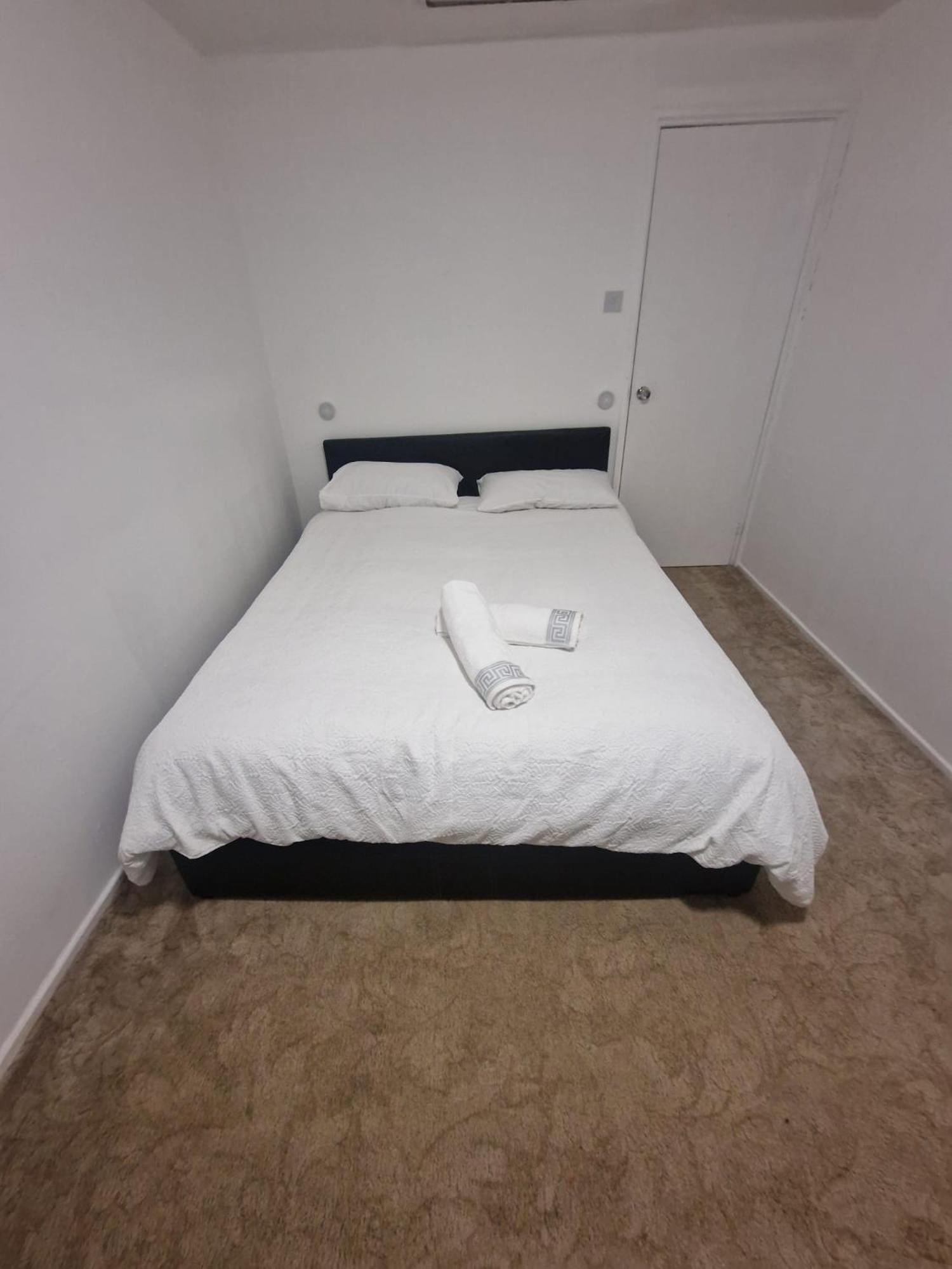 3 Bedroom Furnished House Loughton  Luaran gambar